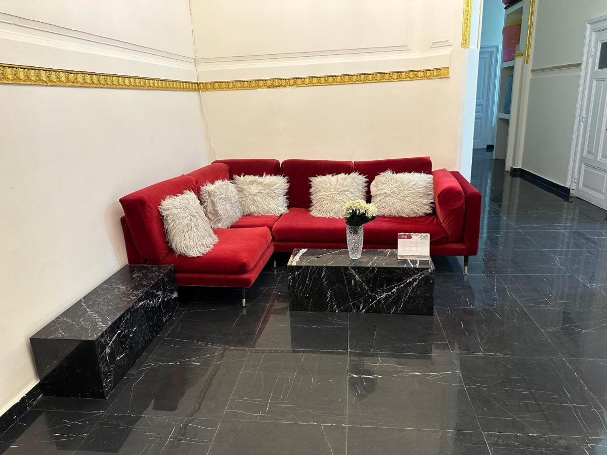 Hostel Palace Court *
