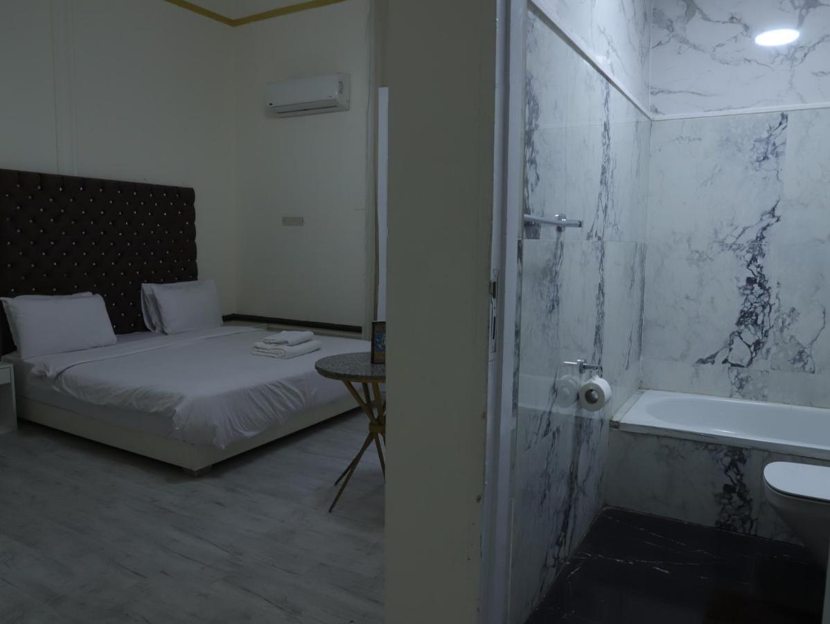 Hostel Palace Court